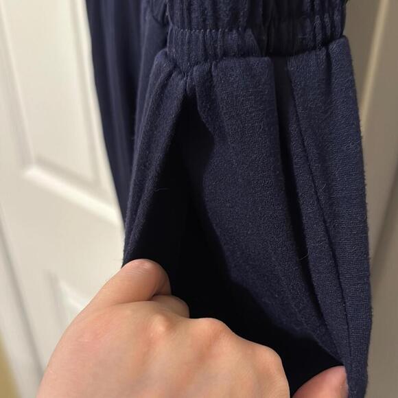 Chic Dark Blue Sleeveless Jumpsuit with Keyhole Detail - Picture 3 of 5